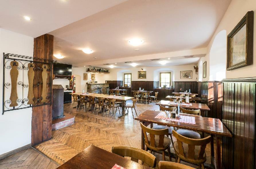 Restaurace a penzion Stará pošta Bečov nad Teplou Exteriér fotografie