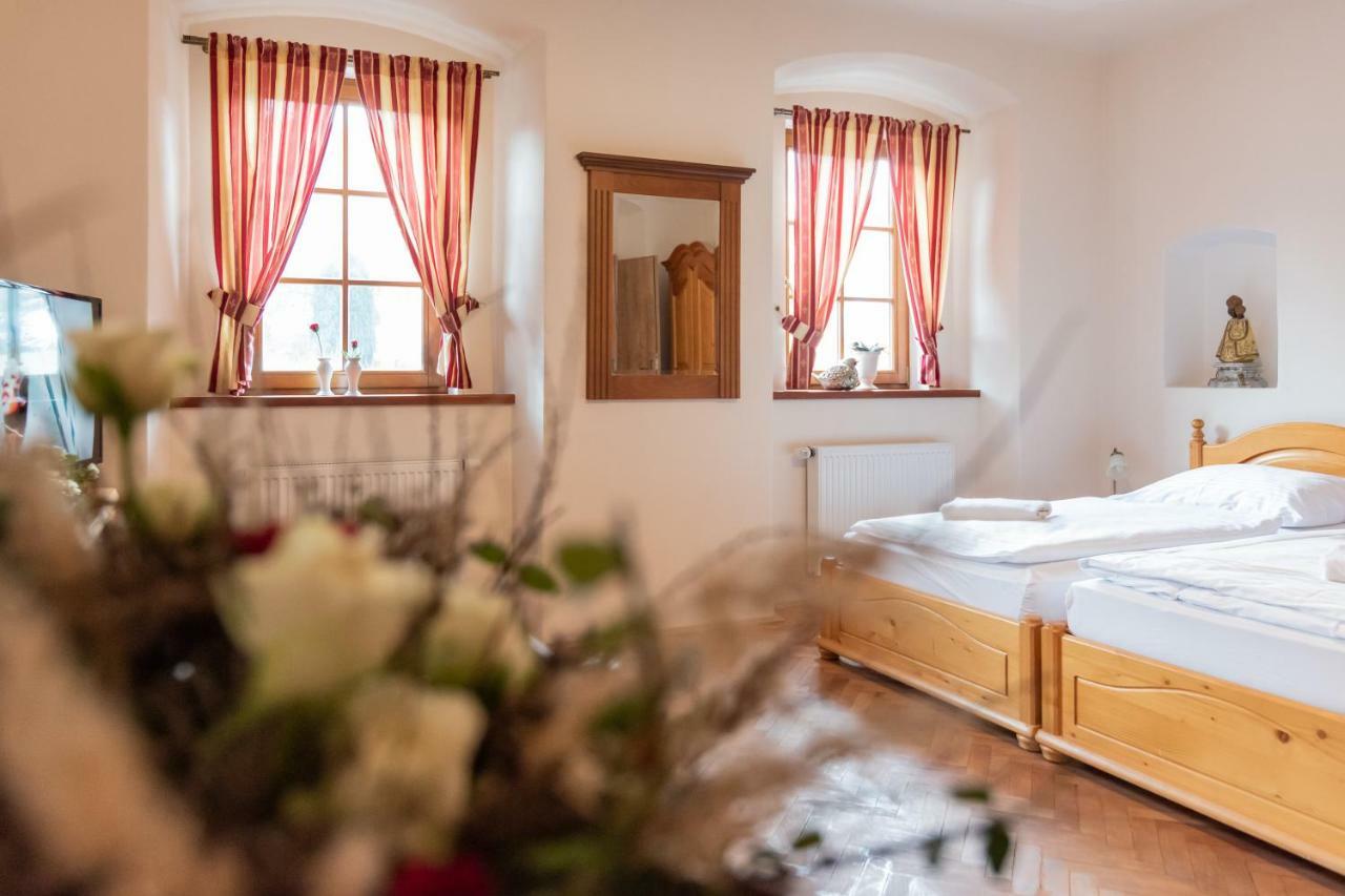 Restaurace a penzion Stará pošta Bečov nad Teplou Exteriér fotografie